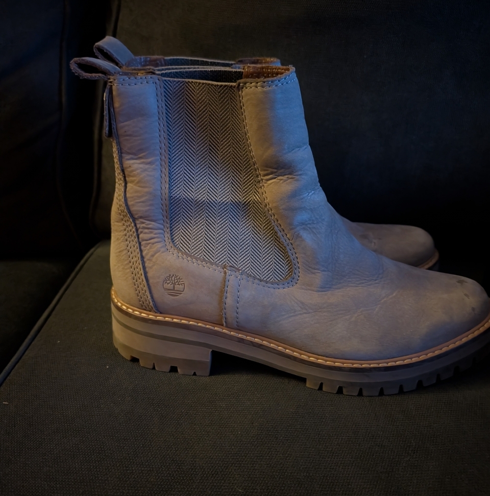 Timberland Women's Courmayeur Valley Leather Chelsea Boots - Taupe size 11